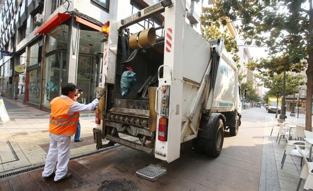IU critica que algunos camiones de la basura de Ponferrada superen en cuatro años su vida útil estipulada