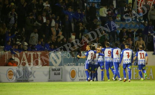 Yuri frena al líder y da 'vida' a la Ponferradina