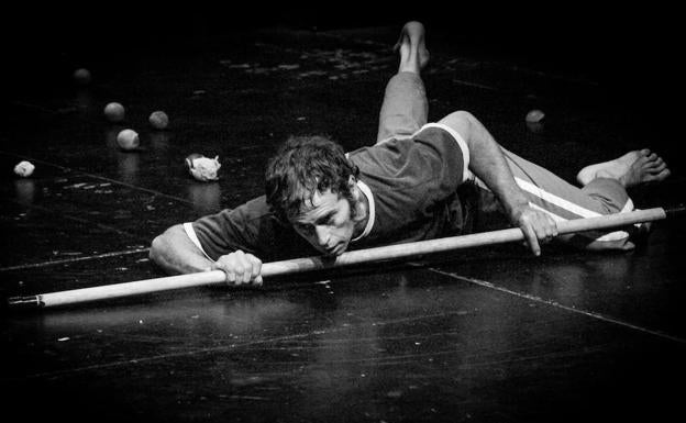 Ángel Zotes presenta 'A vueltas con el factor ocho' en torno a la exposición de Horwitz en el Musac