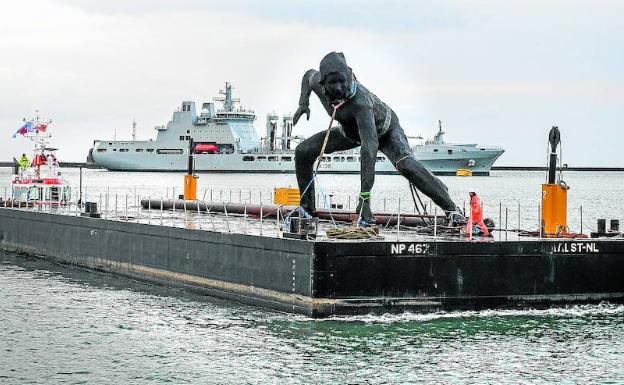 Desembarca en Plymouth la escultura más grande del Reino Unido