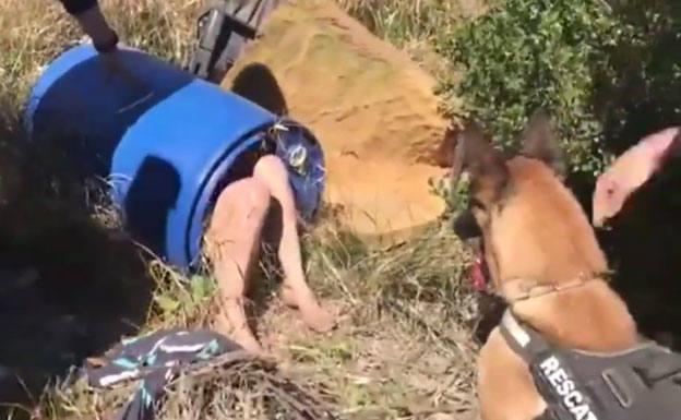 El impactante vídeo de la presunta parricida de Valencia en el interior de un bidón