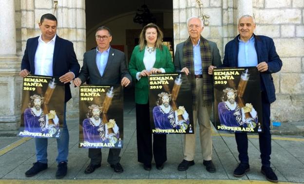 La Semana Santa de Ponferrada rinde homenaje al 75 aniversario de la cofradía de Jesús Nazareno del Silencio