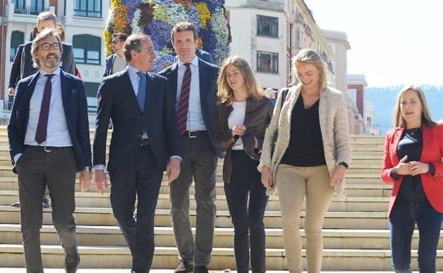 Casado reclama el fin de la «descentralización» y de las «concesiones» al PNV