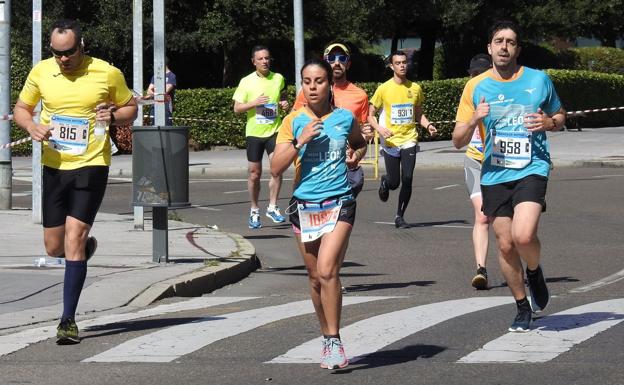 Paso de la carrera por Eras de Renueva (III)