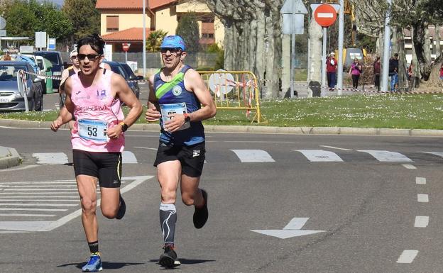 Paso de la carrera por Eras de Renueva (II)