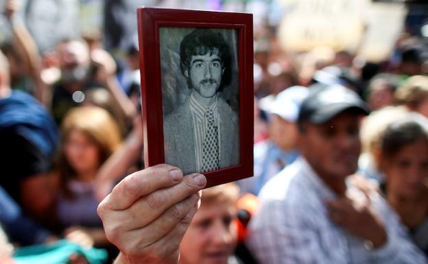 Una multitud de argentinos toman las calles por los horrores de la dictadura