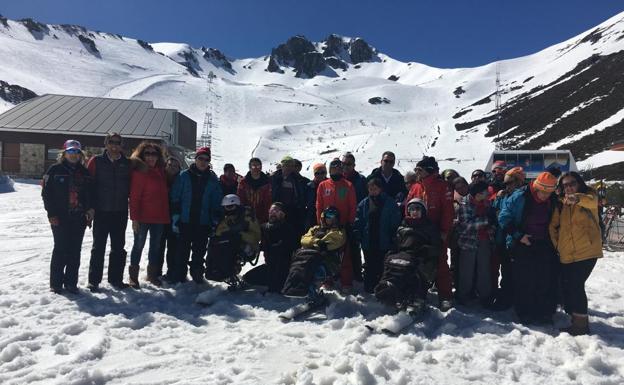 La Diputación lleva a 49 discapacitados de sus centros a disfrutar del programa 'Una semana en la nieve'