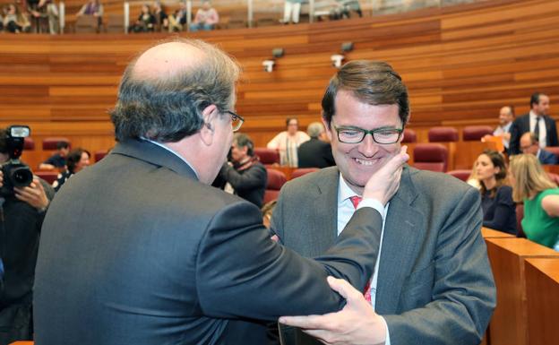 Mañueco traslada un agradecimiento «personal e infinito» a Herrera por un trabajo sobre el que se asentará «el futuro del proyecto renovado del PP»