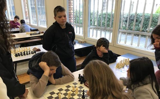 La Virgen coronó a las mejores promesas del Ajedrez Provincial