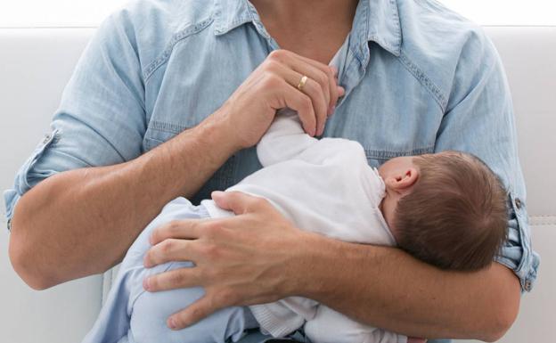 Felicidades papá: entra en vigor el permiso de paternidad de ocho semanas