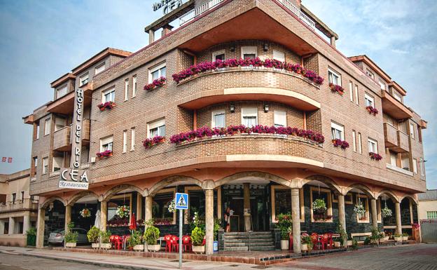 El hotel Río Cea de Puente Almuhey abre de nuevo sus puertas para encarar sus casi 30 años desde su apertura