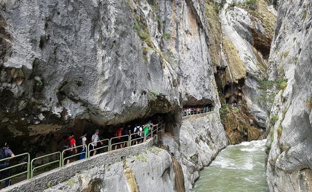 El servicio de deportes de la ULE programa una ruta de senderismo por el Cares