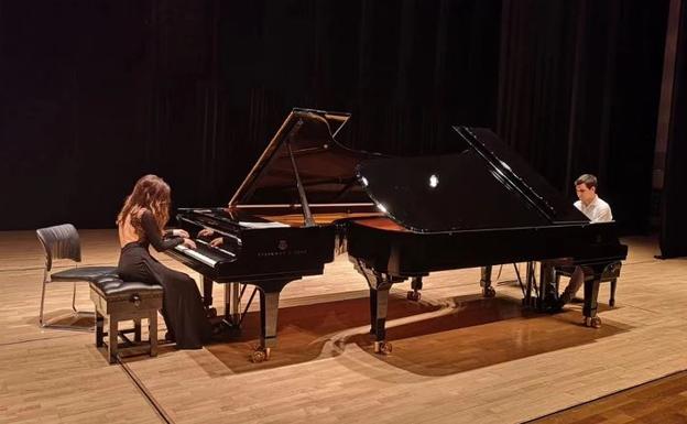 La ULE y Juventudes Musicales ofrecen un concierto de piano del dúo 'Antón y Mayte'