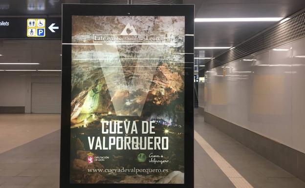 La Cueva de Valporquero se promociona en los intercambiadores y 50 quioscos de Madrid