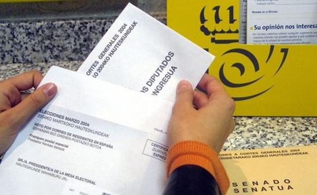 Correos alerta de que los 4.500 contratos temporales son insuficientes para afrontar las peticiones de voto a distancia
