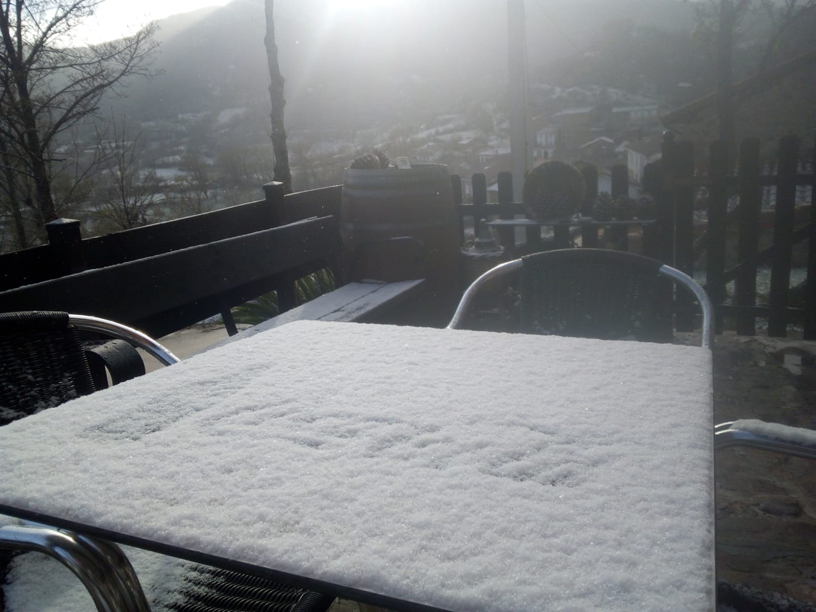 León mantiene la alerta amarilla por nevadas