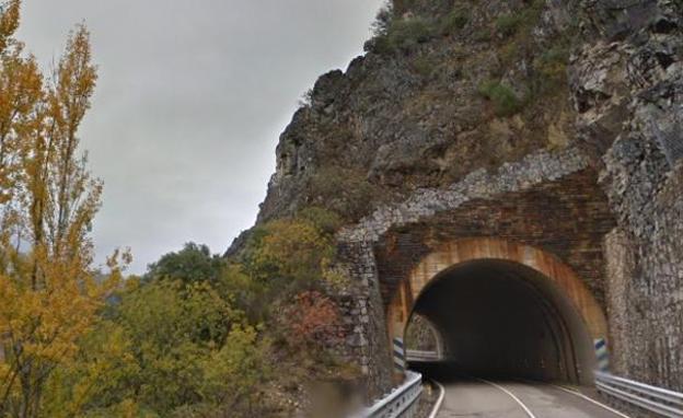 El alcalde de Puente insiste en reclamar a Fomento una solución definitiva a los problemas de desprendimientos en la N-536