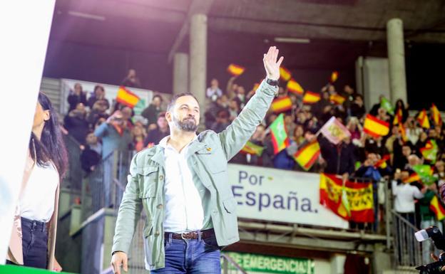 Vox llena La Cubierta de Leganés en el pistoletazo de salida de la campaña del 28-A