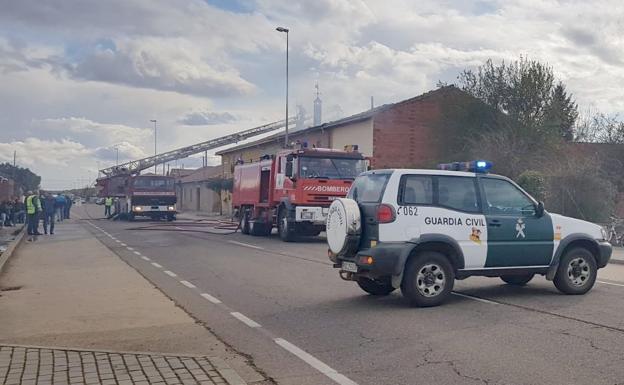 Un herido de consideración tras arder una vivienda en la localidad de Gavilanes de Órbigo