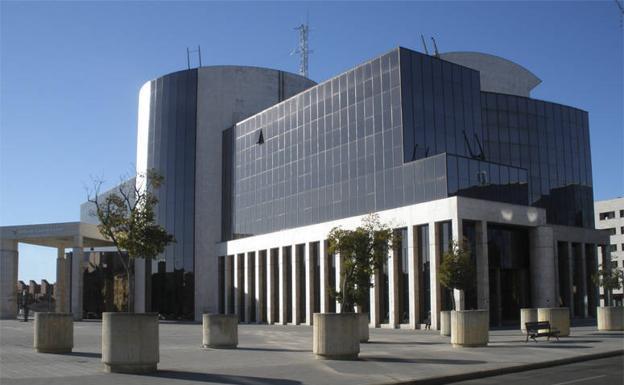 Junta y sindicatos acuerdan iniciar las negociaciones para recuperar la jornada de las 35 horas para los empleados públicos