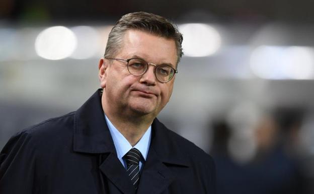 El alemán Grindel también renuncia a sus cargos en la FIFA y la UEFA