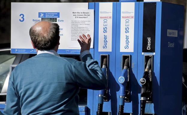 Los combustibles inician la Semana Santa un 5% más caros que la del año pasado