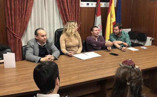 El PP inicia la campaña en La Cabrera destacando la importancia de la pizarra y la necesidades de las conexiones