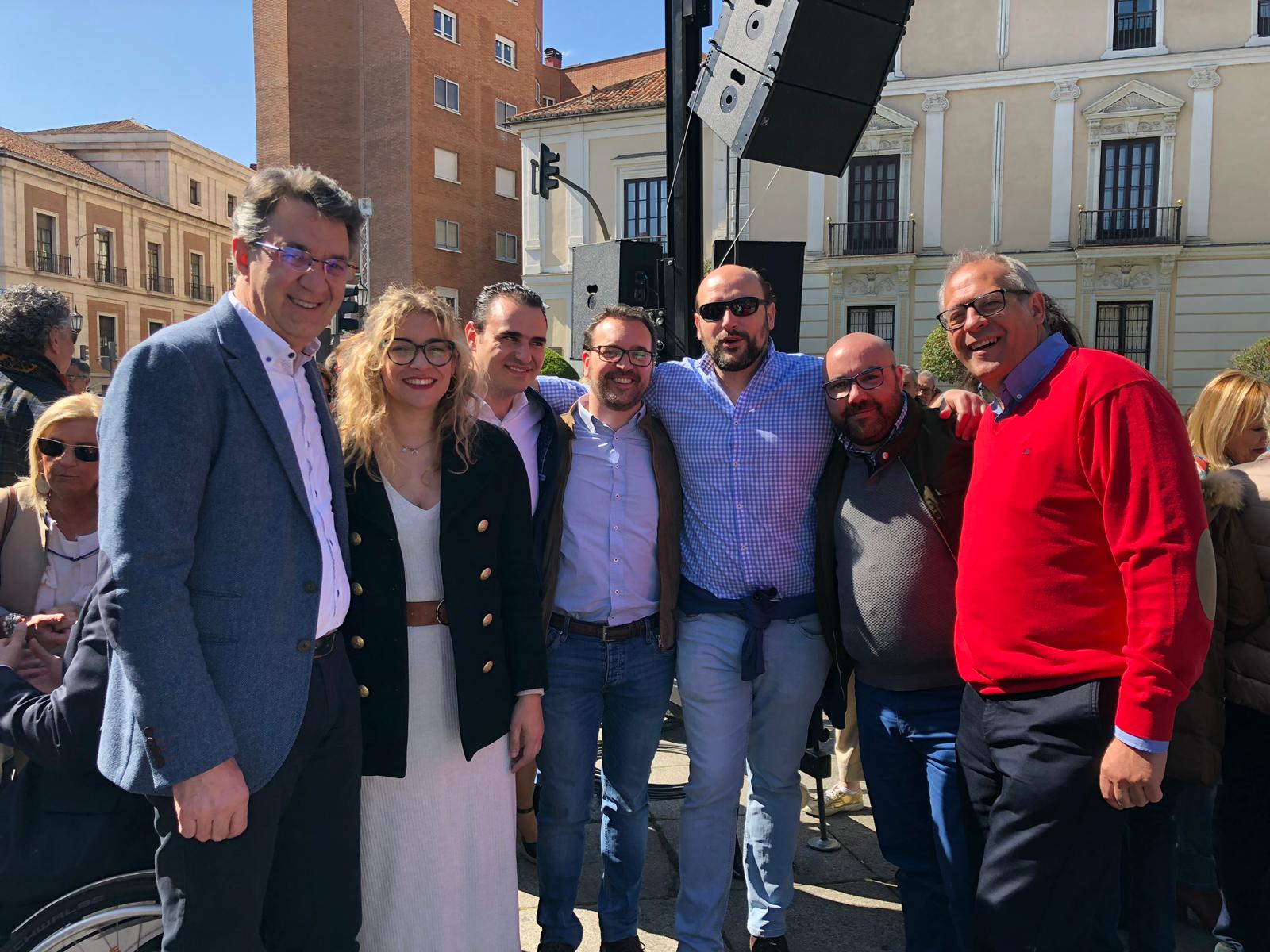 El PP leonés muestra su apoyo a Casado en Valladolid