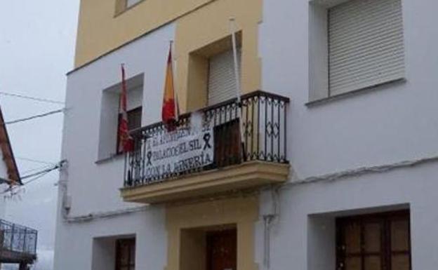 El PSOE exige a Majo que destituya a su concejal de Palacios del Sil condenado por agredir a un edil socialista