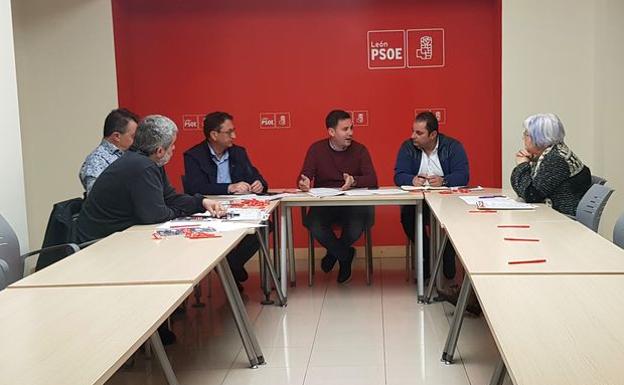 Comisiones y UGT exigen una apuesta firme por la región de León y el PSOE se fija en el modelo de Almería