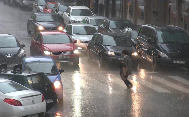 Una impresionante tromba de agua sorprende a León