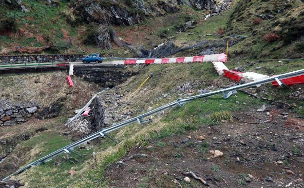 El temporal de lluvia provoca nuevos argayos y eleva la falta de seguridad en la carretera de San Isidro