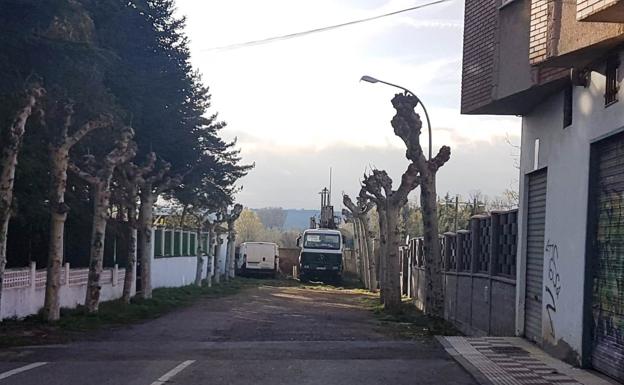 Comienzan los estudios para eliminar los pasos a nivel de Feve en Navatejera