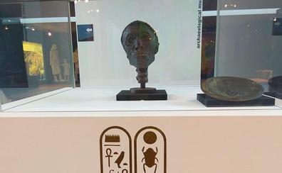 Una réplica de la cabeza de la momia de Tutankamón llega al Museo Arqueológico de Cacabelos