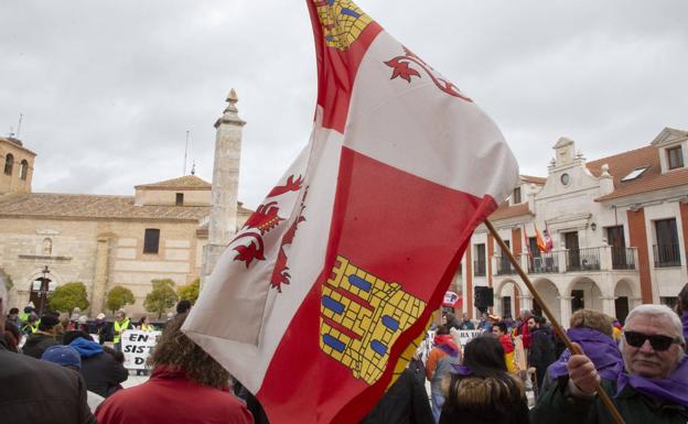 Más de mil personas celebran ya en Villalar de los Comuneros el Día de Castilla y León