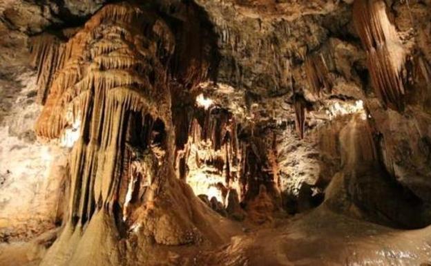 La Cueva de Valporquero se confirma en Semana Santa con un incremento del 60% de visitantes