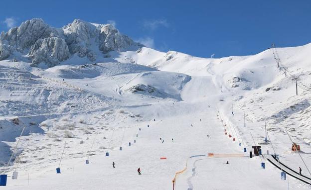 León a Asturias: «De tontos lo justo. Fuentes de Invierno no tendrá enganche eléctrico sin pagar un euro»