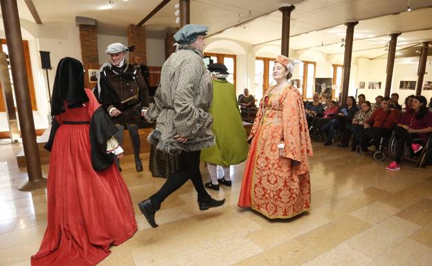 El folclore leonés tiñe la capital de Historia