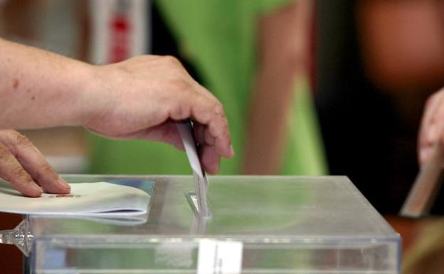 Castilla y León pone a prueba la imagen de estabilidad de su mapa político