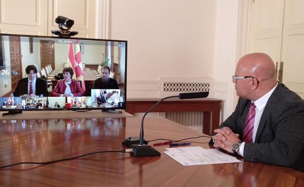 La aparición de lazos amarillos en San Miguel de las Dueñas, única incidencia en el inicio de la jornada electoral en León