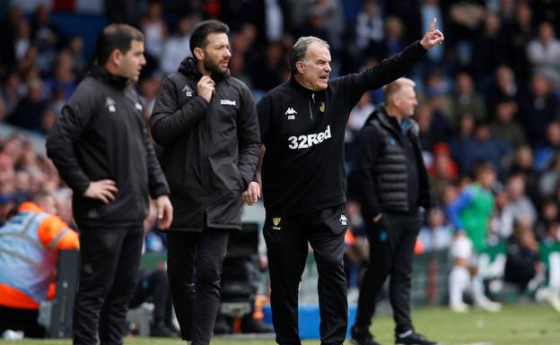 Marcelo Bielsa se queda sin ascenso pero gana el título del 'fair play'