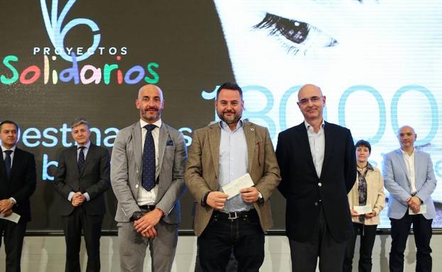 Carrefour y su Fundación donan 30.000 euros a Autismo León a favor de la infancia con autismo de la provincia