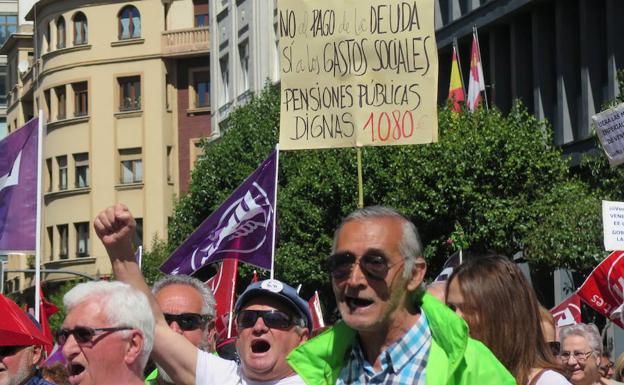 Miles de personas piden al futuro Gobierno que derogue las reformas laborales en un 1 de Mayo entre urnas