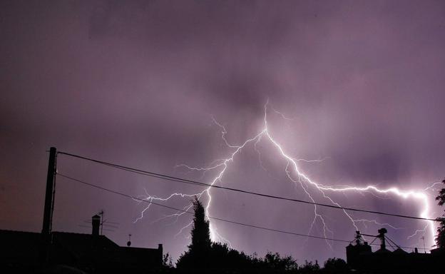 Las tormentas descargaron este miércoles 200 rayos en Castilla y León