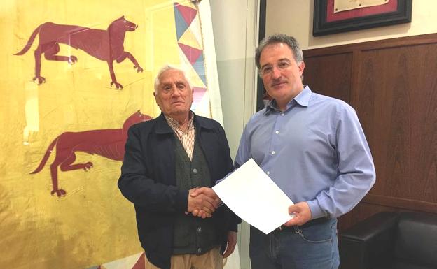 Vecinos de Astorga ceden al Ayuntamiento los terrenos para el aparcamiento del Centro de Salud