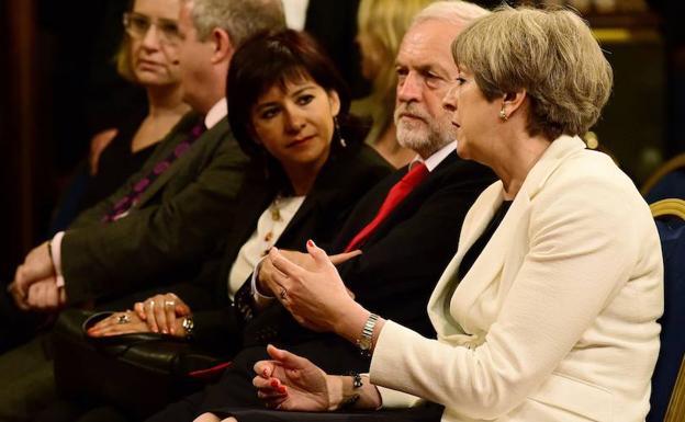 May y Corbyn quieren firmar el 'brexit' tras perder en las municipales