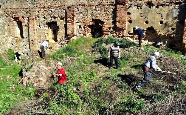 Promonumenta ejecuta una nueva hacendera hacia la recuperación del monasterio de Santa María de Nogales