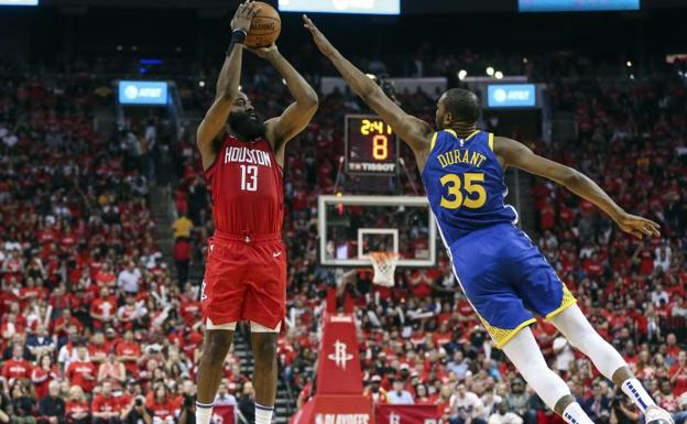 Harden brilla en la prórroga y da a Rockets su primer triunfo