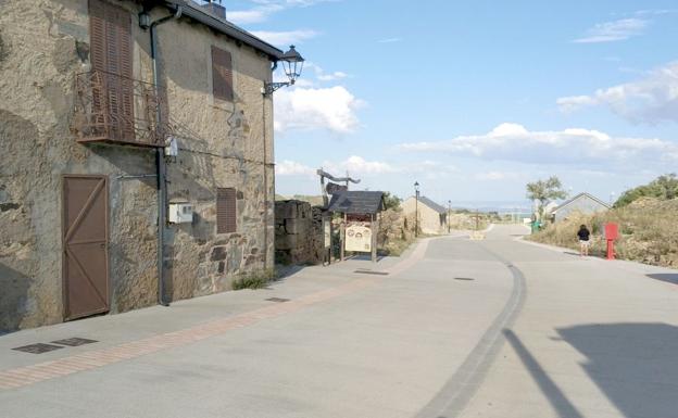 La Junta inicia un expediente sancionador contra Santa Colomba de Somoza por la pavimentación de un tramo del Camino de Santiago