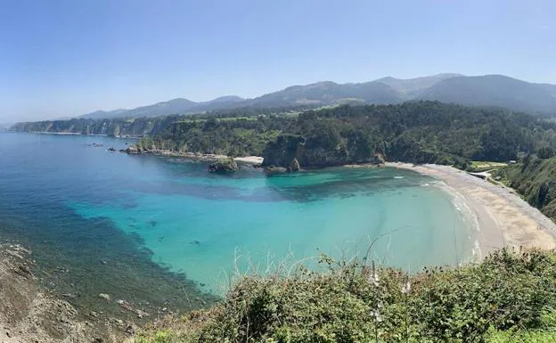 A qué playa ir este verano: las 12 playas asturianas que lucirán de nuevo sus 'banderas azules'